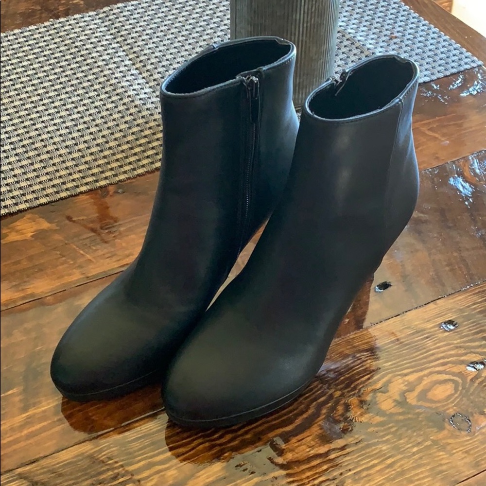 NWOT Nine West Platform Booties